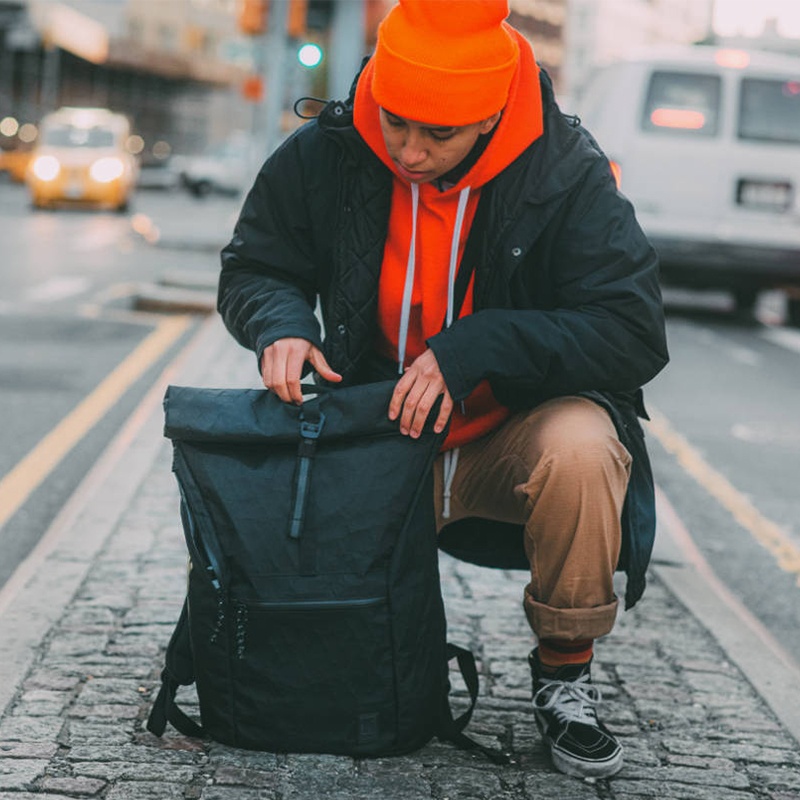 ¿Cuál es el punto de una mochila de rollo?