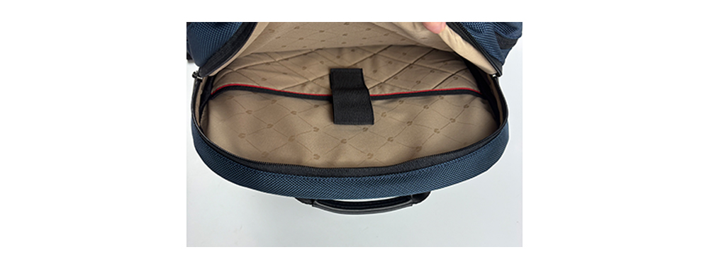  Laptop compartment_